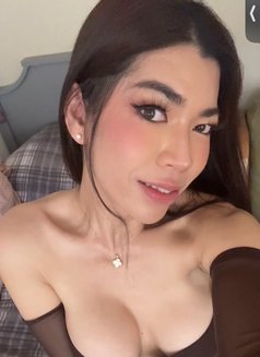 Ayumi - Transsexual escort in Paris Photo 3 of 10