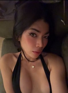 Ayumi - Transsexual escort in Paris Photo 9 of 10