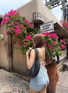 Ayunda - puta in Singapore Photo 11 of 13