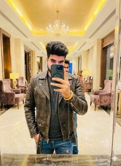 Ayush - Male escort in Ahmedabad Photo 1 of 4