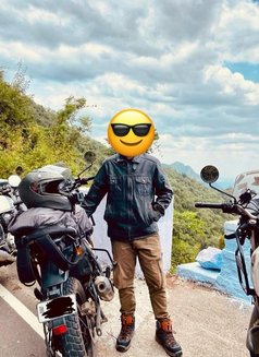 Ayush - Intérprete masculino de adultos in Bangalore Photo 1 of 3