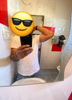 Ayush - Intérprete masculino de adultos in Bangalore Photo 3 of 3