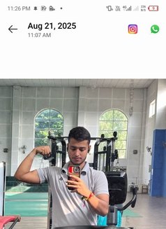 Ayush - Acompañantes masculino in New Delhi Photo 1 of 3