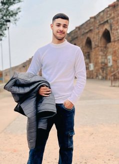 Ayush - Acompañantes masculino in New Delhi Photo 2 of 3