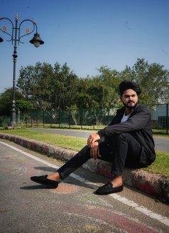 Ayush khurana - Intérprete masculino de adultos in New Delhi Photo 4 of 13