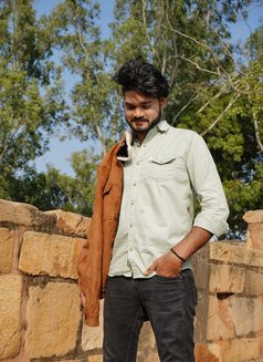 Ayush khurana - Intérprete masculino de adultos in New Delhi Photo 6 of 13