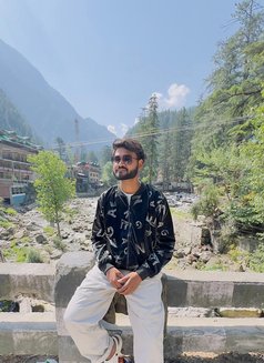 Ayush khurana - Intérprete masculino de adultos in New Delhi Photo 7 of 13