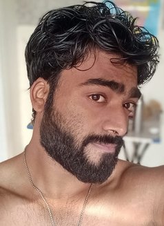 Ayush - Intérprete masculino de adultos in New Delhi Photo 2 of 3