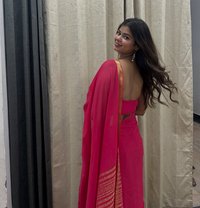 Ayushi, a Well Educated Girl Available F - escort in Chennai