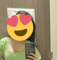 Ayushi cam - escort in London