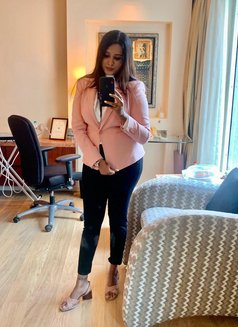Ayushi - escort in Dubai Photo 4 of 5