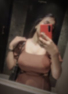 Independent Ayushi Cam& Real - escort in Bangalore Photo 2 of 5