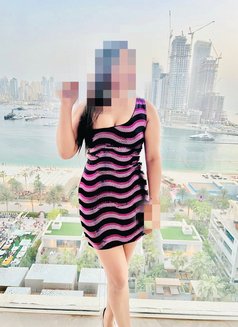Ayushi Sharma - puta in Dubai Photo 4 of 6