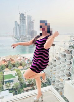 Ayushi Sharma - puta in Dubai Photo 6 of 6