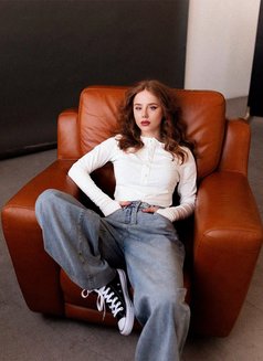 Ayveri - puta in Dubai Photo 1 of 6