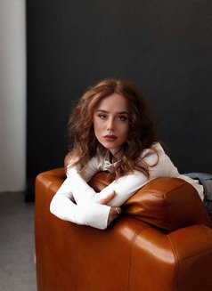 Ayveri - puta in Dubai Photo 2 of 6