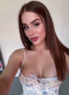 Ayveri - escort in Dubai Photo 1 of 3