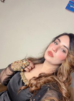 Ayza Khan - escort in Madinah Photo 4 of 15