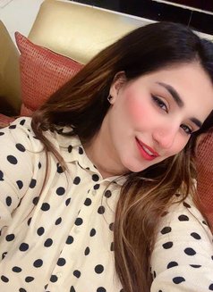 Ayza Khan - escort in Madinah Photo 8 of 15