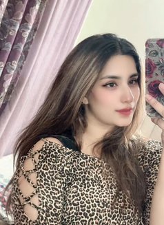 Ayza Khan - escort in Madinah Photo 9 of 15