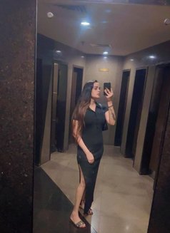 Ayzal - Acompañantes transexual in Dubai Photo 2 of 3