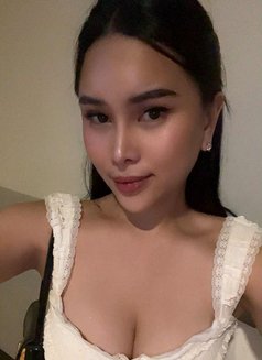 Az Martinez - puta in Bangkok Photo 6 of 11