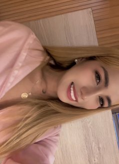 Aze - Acompañantes transexual in Manila Photo 1 of 3