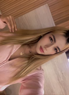 Aze - Acompañantes transexual in Manila Photo 2 of 3