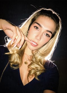 Aze - Transsexual escort in Manila Photo 5 of 5