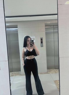 Azi - escort in Manila Photo 3 of 3