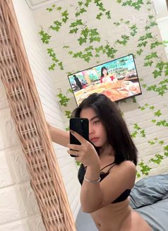 Azizi - Transsexual escort in Bali Photo 9 of 12