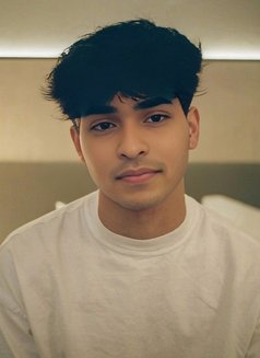 Azlan - Male escort in Dubai Photo 1 of 3