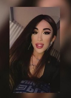 Aznura Russia 19 Cm - Transsexual escort in İstanbul Photo 1 of 10