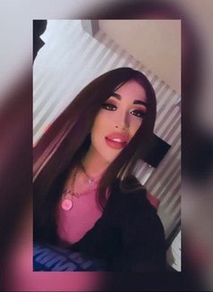 Aznura Russia 19 Cm - Transsexual escort in İstanbul Photo 2 of 10