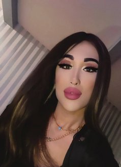 Aznura Russia 19 Cm - Transsexual escort in İstanbul Photo 3 of 10