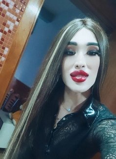 Aznura Russia 19 Cm - Transsexual escort in İstanbul Photo 5 of 10