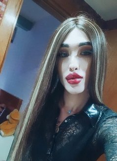 Aznura Russia 19 Cm - Transsexual escort in İstanbul Photo 6 of 10