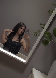 Aznura Russia 19 Cm - Transsexual escort in İstanbul Photo 7 of 12
