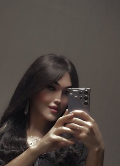 Aznura Russia 19 Cm - Transsexual escort in İstanbul Photo 9 of 12