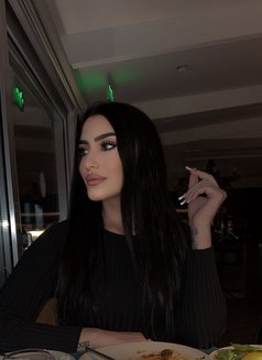 Azra - escort in İstanbul Photo 5 of 6
