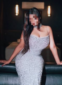 Azreen. Direct Meet. No Broker - puta in New Delhi Photo 2 of 6