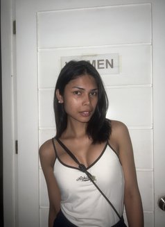 AZY - Transsexual companion in Makati City Photo 5 of 5