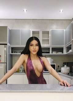 B A R R Y U - Transsexual escort in Khobar Photo 11 of 12