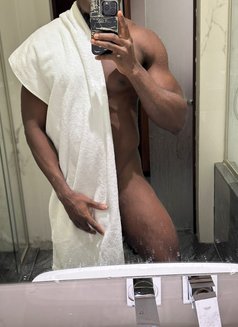 B Bc - Male escort in Doha Photo 2 of 4