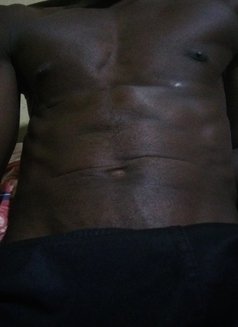 B Boy - Acompañantes masculino in Kampala Photo 2 of 2