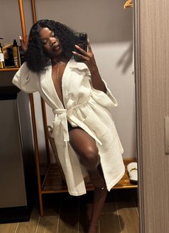 B Melanin - escort in Arusha Photo 2 of 6