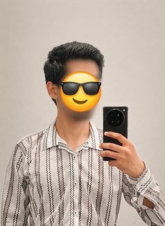 B🇧ðŸ‡N - Male escort in Al Manama Photo 1 of 2