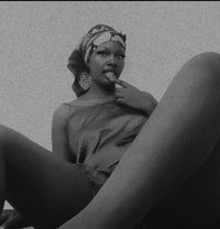 B Susan - Intérprete de adultos in Nairobi