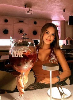 B Top Sarah - Transsexual escort in Bangkok Photo 28 of 28