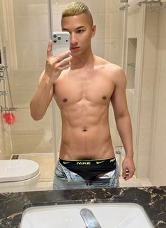 B U S I N E S S - Acompañantes masculino in Al Manama Photo 1 of 24